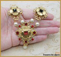 Historical Italian Renaissance Portrait Replica Eleonora di Garzia di Toledo Quatrefoil Pearl Ruby Red Crystal Gold Tudor Medieval Necklace